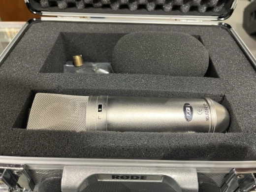 RODE - NT2 Large Diaphragm Studio Condenser Microphone 2